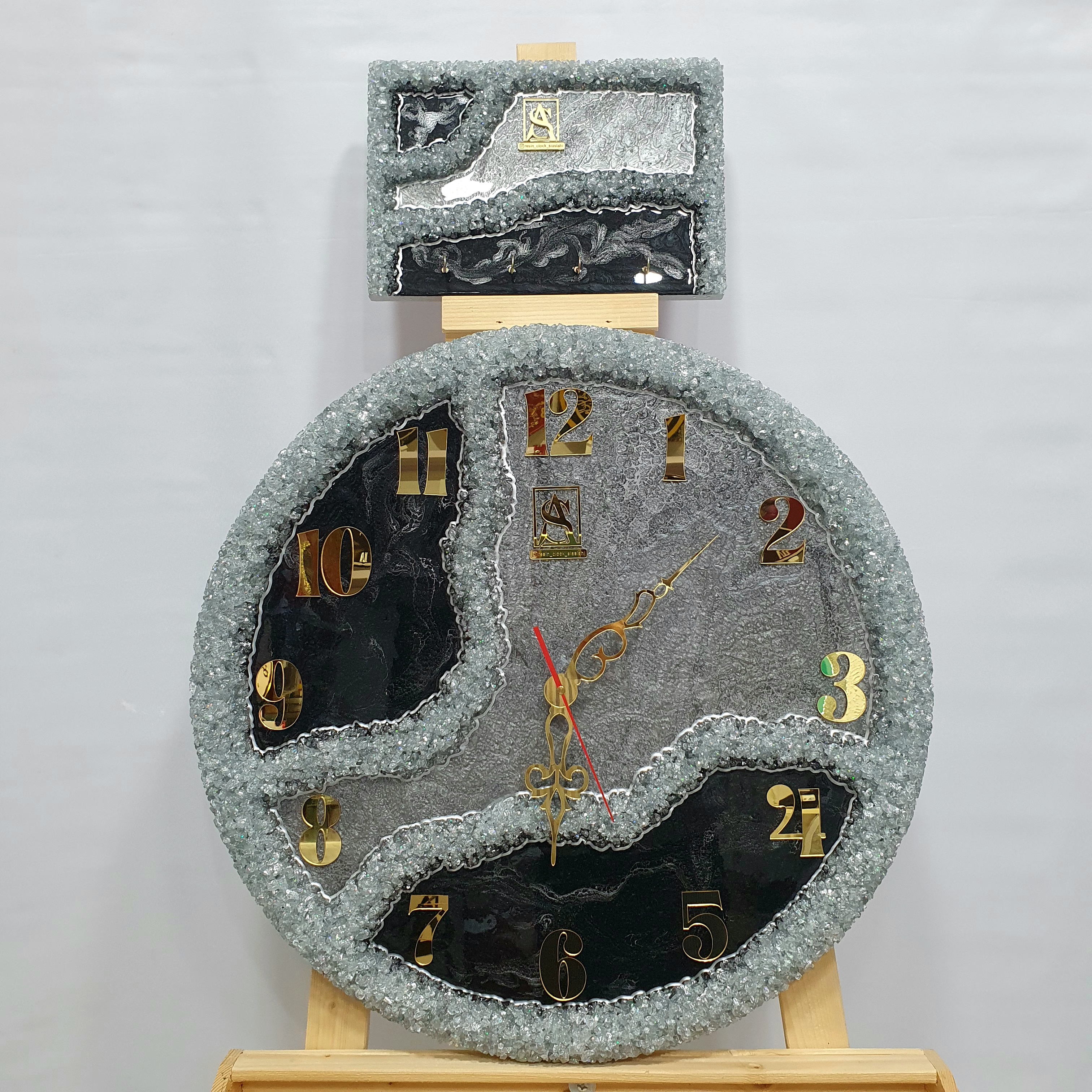 ست ساعت دیواری و جاکلیدی رزینی کد ۶۵۵